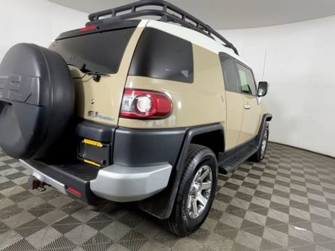 Used 2014 Toyota FJ Cruiser 4WD w/ Upgrade Package image 5