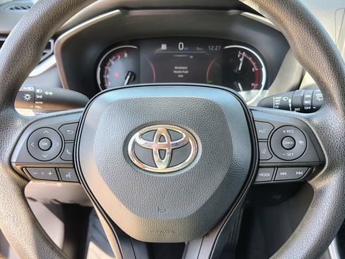 Used 2025 Toyota RAV4 XLE FWD image 25
