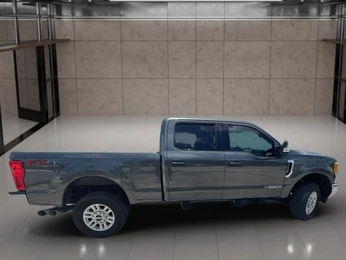 Used 2017 Ford F250 XLT w/ XLT Value Package AWD/4WD image 3
