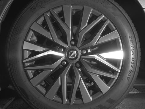 Used 2025 Nissan Altima 2.5 SV image 14