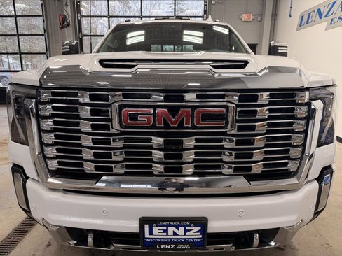 Used 2024 GMC Sierra 3500 Denali w/ Denali Reserve Package image 3