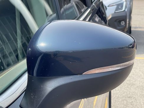 Used 2023 Chrysler Pacifica Touring-L FWD image 18