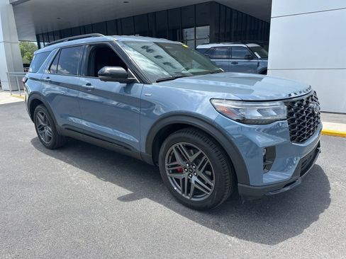 Used 2026 Ford Explorer ST-Line w/ ST-Line Street Pack RWD image 2