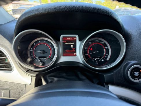 Used 2018 Dodge Journey SXT w/ Connectivity Group FWD image 9