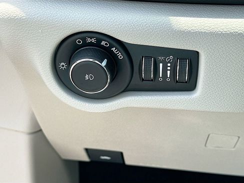 Used 2017 Chrysler Pacifica Touring-L Plus w/ Advanced Safetytec Group FWD image 10
