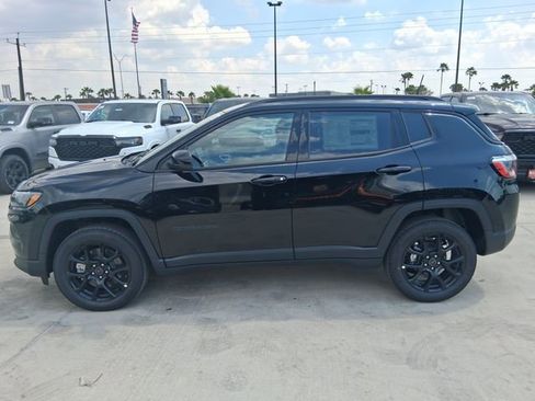 New 2026 Jeep Compass Latitude image 4