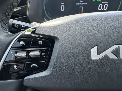 Certified 2023 Kia Niro EX FWD image 25