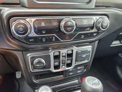 Used 2018 Jeep Wrangler Unlimited Sport S AWD/4WD image 35