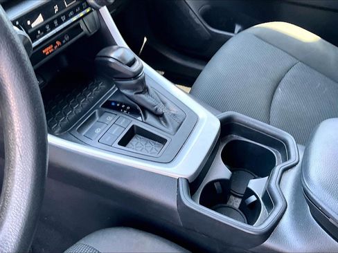 Used 2021 Toyota RAV4 LE w/ Carpet Mat Package (TMS) FWD image 13