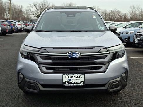 Used 2025 Subaru Forester Limited image 2