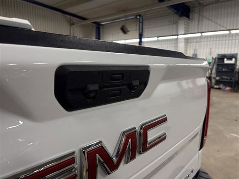 Used 2025 GMC Sierra 1500 SLT image 5