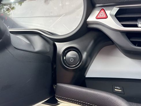 Used 2025 Toyota Sienna LE FWD image 22