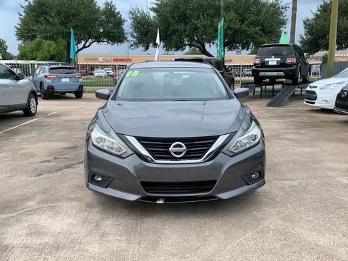 Used 2018 Nissan Altima 2.5 SV FWD image 2