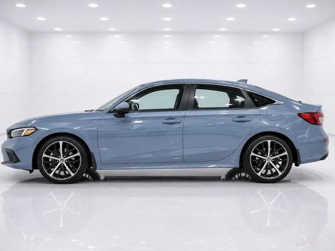 Used 2023 Honda Civic Touring image 2