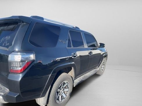 Used 2018 Toyota 4Runner SR5 AWD/4WD image 9