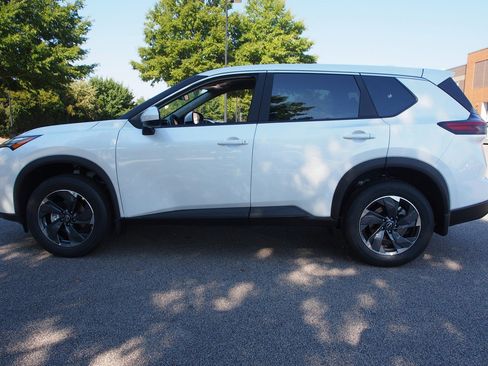 Used 2026 Nissan Rogue SV FWD image 4