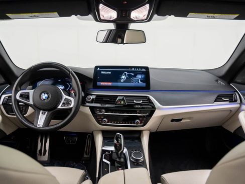 Used 2023 BMW 540i xDrive w/ M Sport Package image 9
