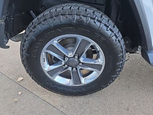 Used 2018 Jeep Wrangler Unlimited Sahara image 29