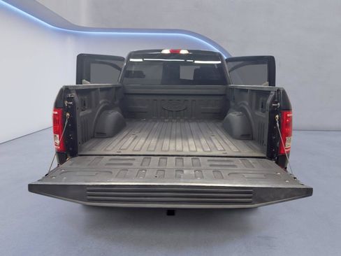 Used 2016 Ford F150 XLT image 12