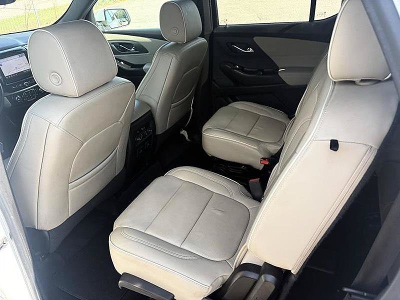 Used 2023 Chevrolet Traverse Premier FWD image 53