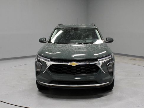 Used 2025 Chevrolet Trax LT FWD image 6