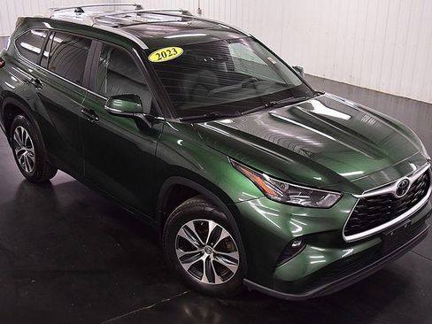Used 2023 Toyota Highlander XLE image 9