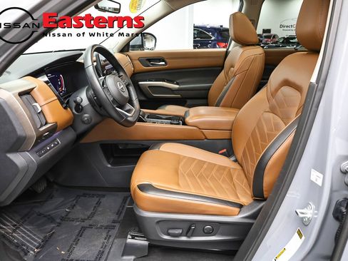 Used 2023 Nissan Pathfinder Platinum w/ Cargo Package AWD/4WD image 14