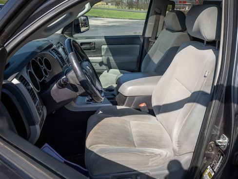 Used 2017 Toyota Sequoia SR5 AWD/4WD image 17