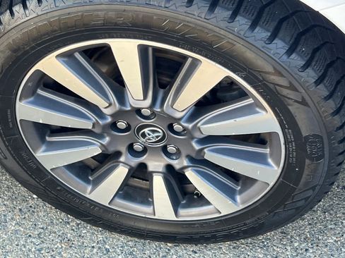 Used 2019 Toyota Sienna SE Premium AWD/4WD image 22