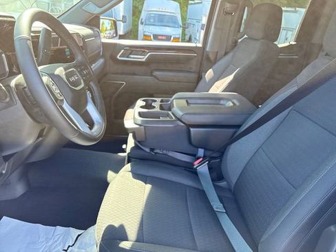 Used 2024 GMC Sierra 1500 Elevation AWD/4WD image 9