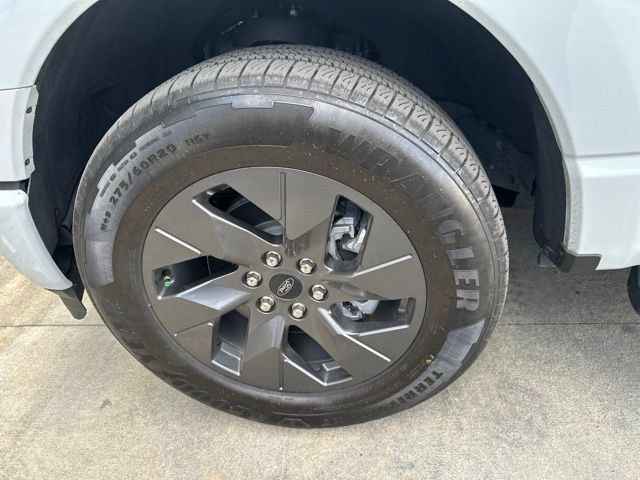 Used 2023 Ford F150 Lightning Lariat AWD/4WD image 8