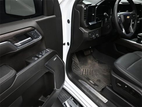 Used 2025 Chevrolet Silverado 1500 LTZ image 14