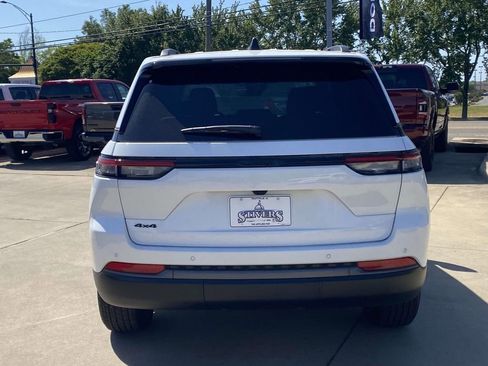 New 2026 Jeep Grand Cherokee Altitude AWD/4WD image 6