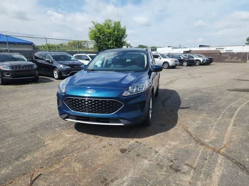Used 2020 Ford Escape SE FWD image 3