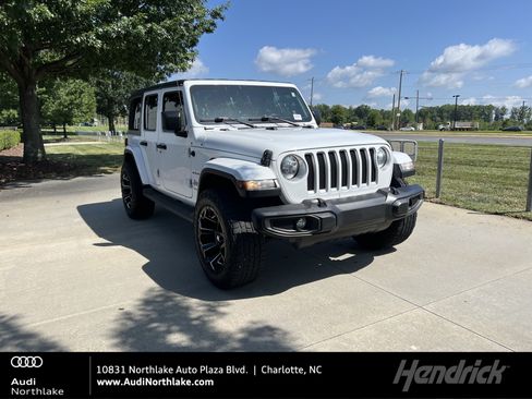 Used 2019 Jeep Wrangler Unlimited Sahara AWD/4WD image 1