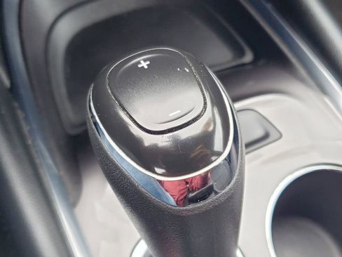 Used 2017 Chevrolet Malibu LT FWD image 26