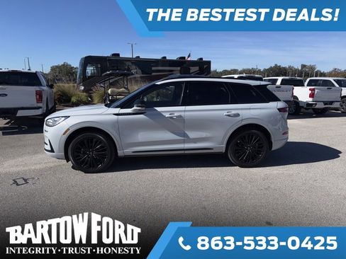 Used 2025 Lincoln Corsair Reserve w/ Equipment Group 202A image 8