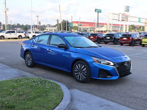 New 2025 Nissan Altima 2.5 SV image 10