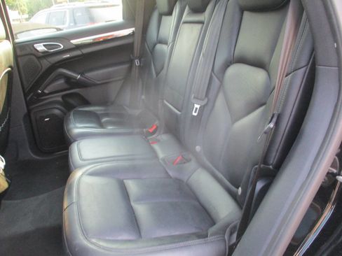 Used 2016 Porsche Cayenne S image 7