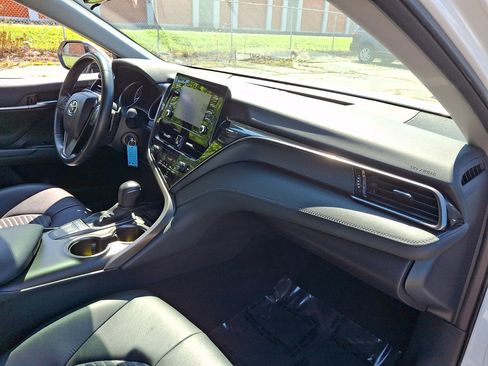 Used 2024 Toyota Camry SE FWD image 11