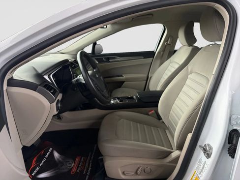 Used 2019 Ford Fusion SE FWD image 12