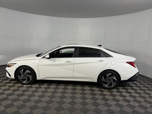Used 2025 Hyundai Elantra SEL FWD image 10