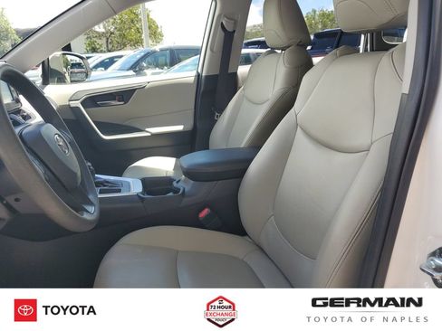 Used 2019 Toyota RAV4 XLE w/ Convenience Package FWD image 19