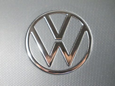 Used 2024 Volkswagen Taos SE image 40