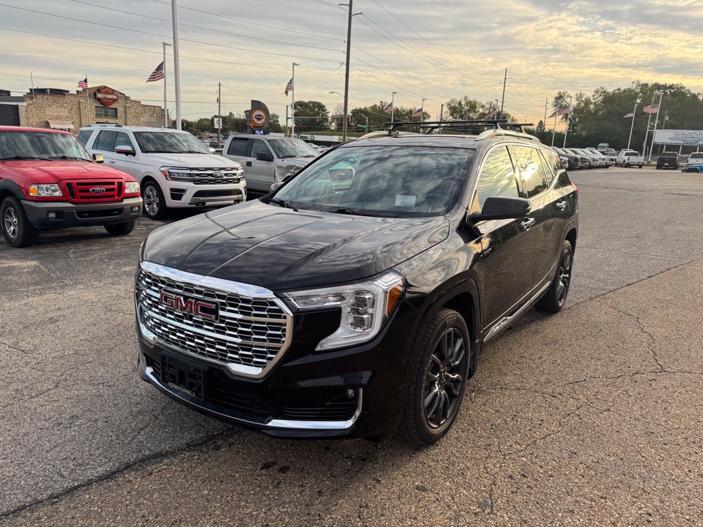 Used 2022 GMC Terrain Denali w/ Black Diamond Edition AWD/4WD image 3