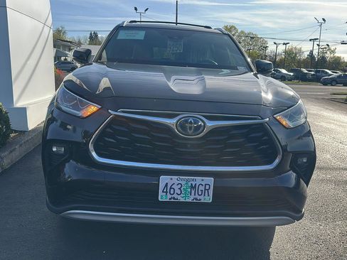 Used 2020 Toyota Highlander Platinum image 4