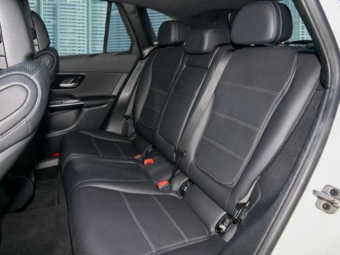 Used 2024 Mercedes-Benz GLC 300 image 17