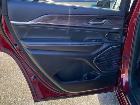 Used 2022 Jeep Grand Cherokee L Overland w/ Luxury Tech Group IV image 17