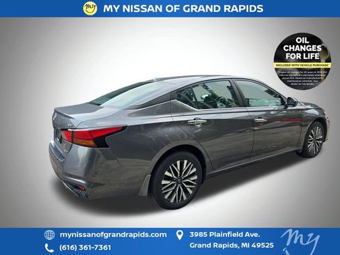 Used 2023 Nissan Altima 2.5 SV w/ SV Premium Package AWD/4WD image 8