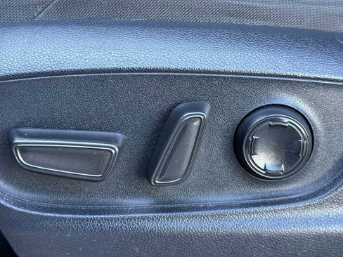 Used 2024 Toyota Tacoma TRD Off-Road image 17